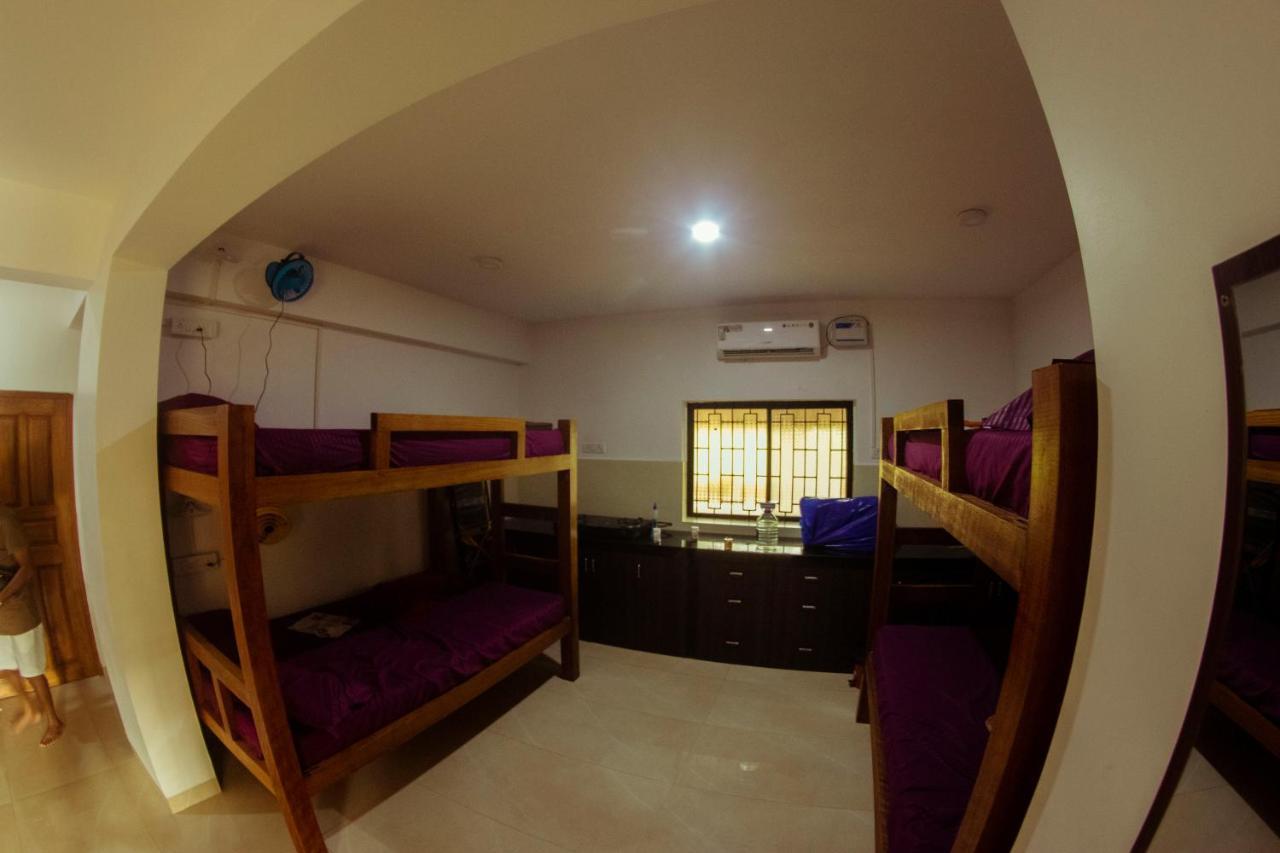 Bonds Hostel Кандолим Екстериор снимка