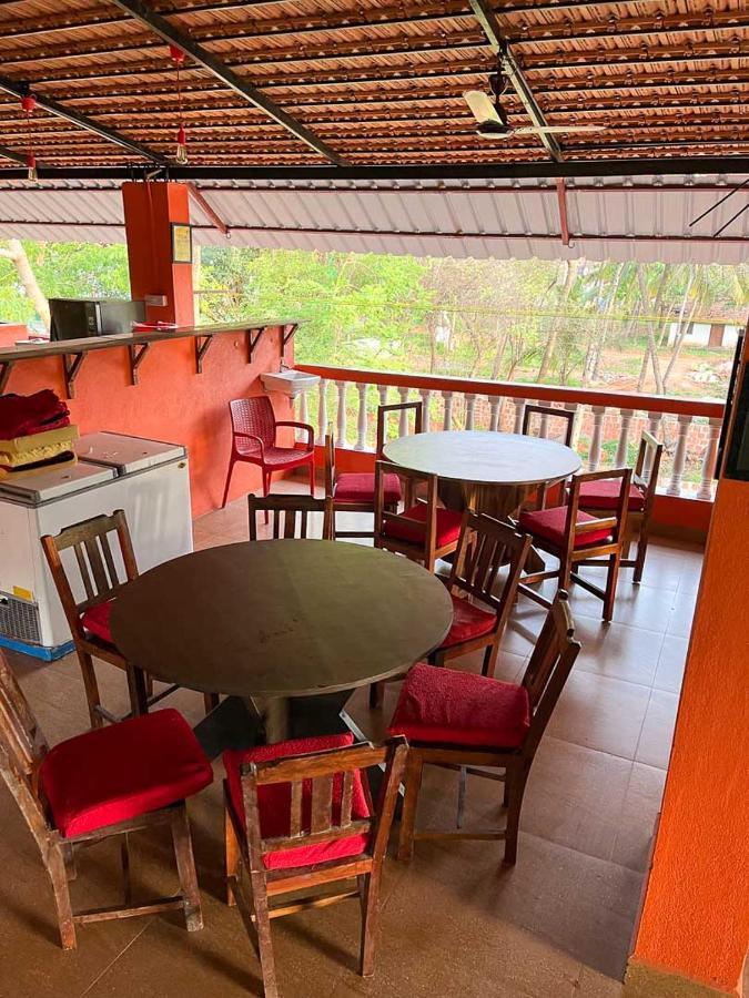Bonds Hostel Кандолим Екстериор снимка
